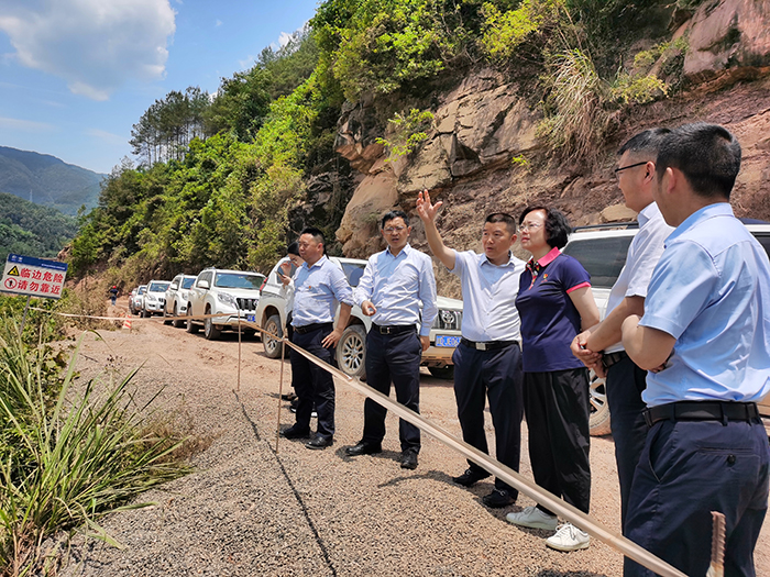 四川省國資委黨委委員、副主任游代麗到鎮(zhèn)廣高速王通段A1合同段調(diào)研工作