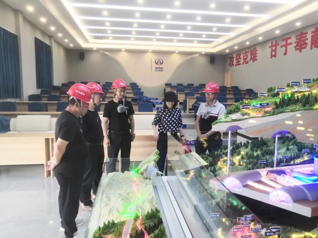 四川路橋副總工程師鄧運祥到寧攀高速ZCB1-6、ZCB1-7/8項目檢查指導工作