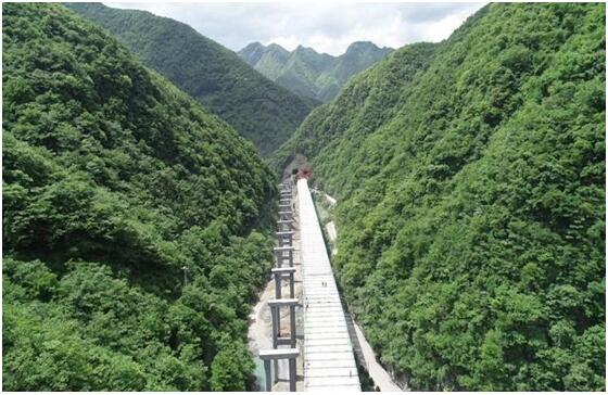 陜西平鎮(zhèn)高速LJ-16合同段錦雞洞大橋左線(xiàn)順利貫通